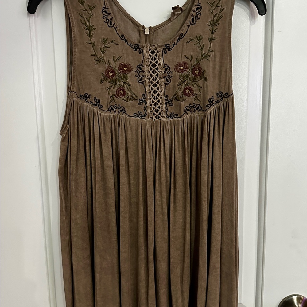 Embroidered Sleeveless Tunic Shirt